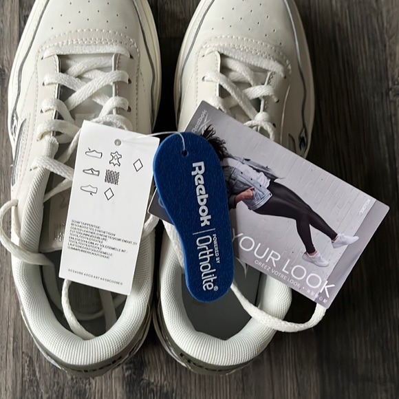 NWT Reebok Classic Tennis Shoe Size 7 - Picture 7 of 7